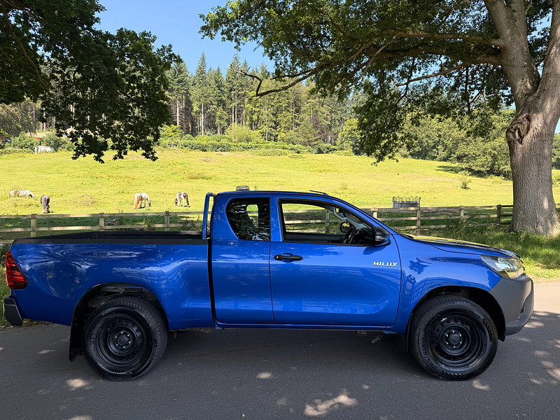 Toyota Hilux 2.4 D-4D Active Extra Pickup Extended Cab 4dr Diesel Manual 4WD Euro 6 (s/s) (150 ps) 4dr Manual 2026