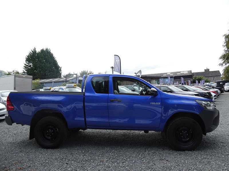 Toyota Hilux 2.4 D-4D Active Extra Pickup Extended Cab 4dr Diesel Manual 4WD Euro 6 (s/s) (150 ps) 4dr Manual 2026