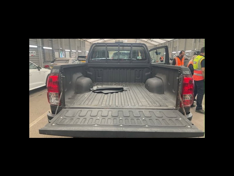 Toyota Hilux 2.4 D-4D Active Extra Pickup Extended Cab 4dr Diesel Manual 4WD Euro 6 (s/s) (150 ps) 4dr Manual 2026
