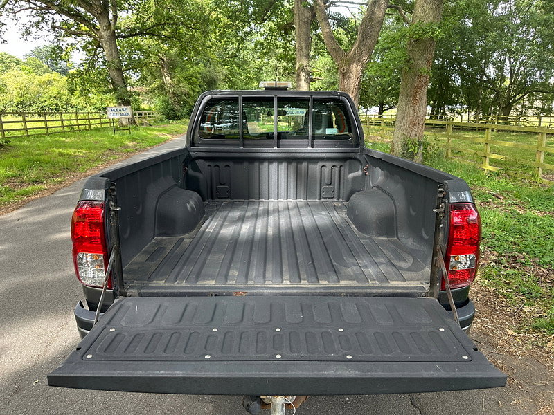 Toyota Hilux 2.4 D-4D Active Extra Pickup Extended Cab 4dr Diesel Manual 4WD Euro 6 (s/s) (150 ps) 4dr Manual 2026