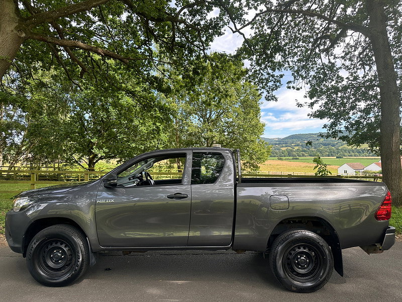 Toyota Hilux 2.4 D-4D Active Extra Pickup Extended Cab 4dr Diesel Manual 4WD Euro 6 (s/s) (150 ps) 4dr Manual 2026