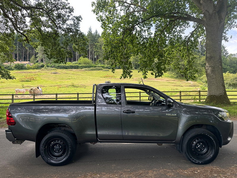Toyota Hilux 2.4 D-4D Active Extra Pickup Extended Cab 4dr Diesel Manual 4WD Euro 6 (s/s) (150 ps) 4dr Manual 2026