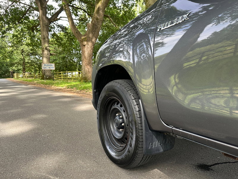 Toyota Hilux 2.4 D-4D Active Extra Pickup Extended Cab 4dr Diesel Manual 4WD Euro 6 (s/s) (150 ps) 4dr Manual 2026