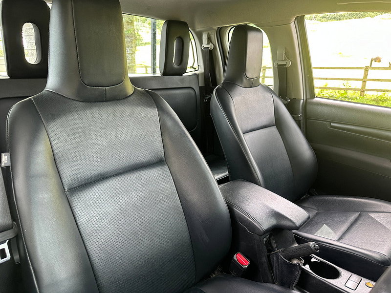 Toyota Hilux 2.4 D-4D Active Extra Pickup Extended Cab 4dr Diesel Manual 4WD Euro 6 (s/s) (150 ps) 4dr Manual 2026