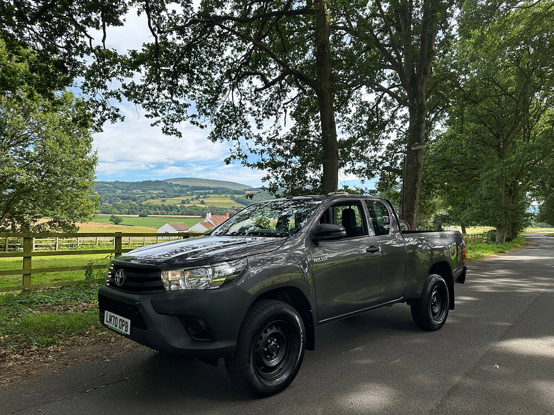 Toyota Hilux 2.4 D-4D Active Extra Pickup Extended Cab 4dr Diesel Manual 4WD Euro 6 (s/s) (150 ps) 4dr Manual 2026