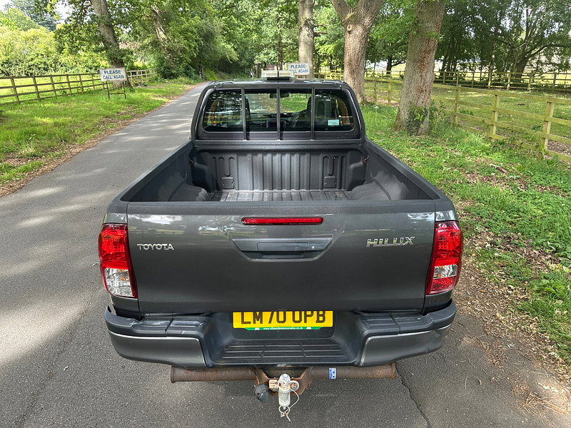 Toyota Hilux 2.4 D-4D Active Extra Pickup Extended Cab 4dr Diesel Manual 4WD Euro 6 (s/s) (150 ps) 4dr Manual 2026
