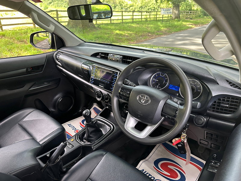 Toyota Hilux 2.4 D-4D Active Extra Pickup Extended Cab 4dr Diesel Manual 4WD Euro 6 (s/s) (150 ps) 4dr Manual 2026