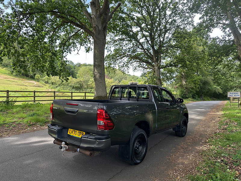 Toyota Hilux 2.4 D-4D Active Extra Pickup Extended Cab 4dr Diesel Manual 4WD Euro 6 (s/s) (150 ps) 4dr Manual 2026