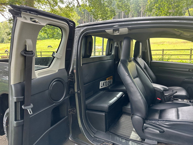 Toyota Hilux 2.4 D-4D Active Extra Pickup Extended Cab 4dr Diesel Manual 4WD Euro 6 (s/s) (150 ps) 4dr Manual 2026