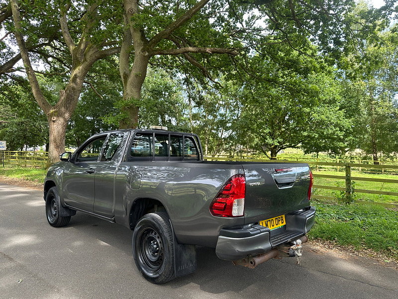 Toyota Hilux 2.4 D-4D Active Extra Pickup Extended Cab 4dr Diesel Manual 4WD Euro 6 (s/s) (150 ps) 4dr Manual 2026