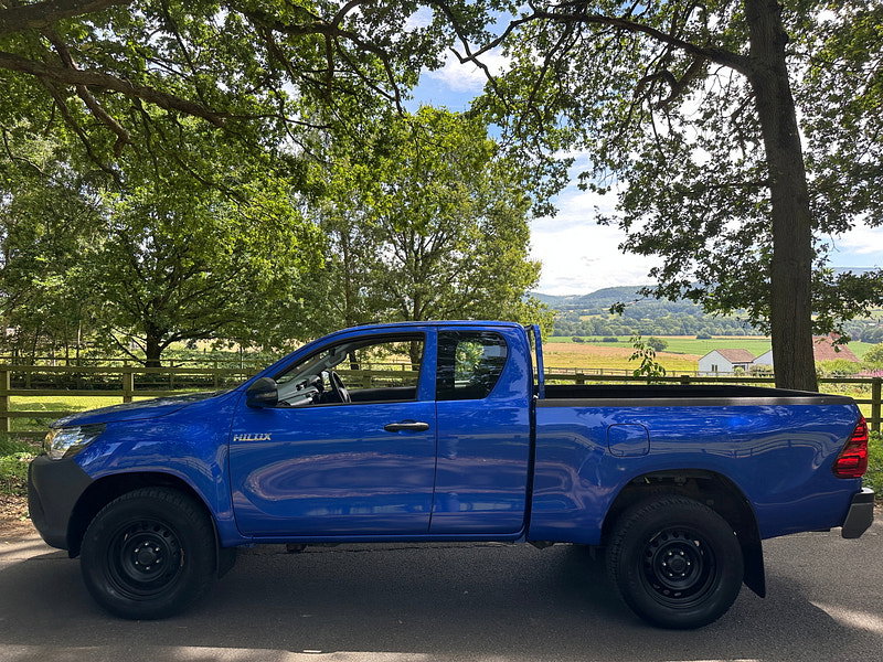 Toyota Hilux 2.4 D-4D Active Extra Pickup Extended Cab 4dr Diesel Manual 4WD Euro 6 (s/s) (150 ps) 4dr Manual 2026