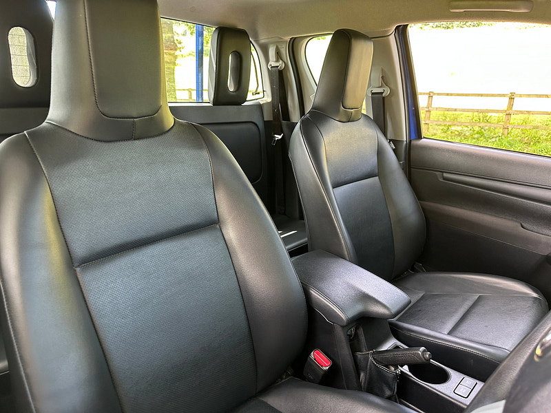 Toyota Hilux 2.4 D-4D Active Extra Pickup Extended Cab 4dr Diesel Manual 4WD Euro 6 (s/s) (150 ps) 4dr Manual 2026