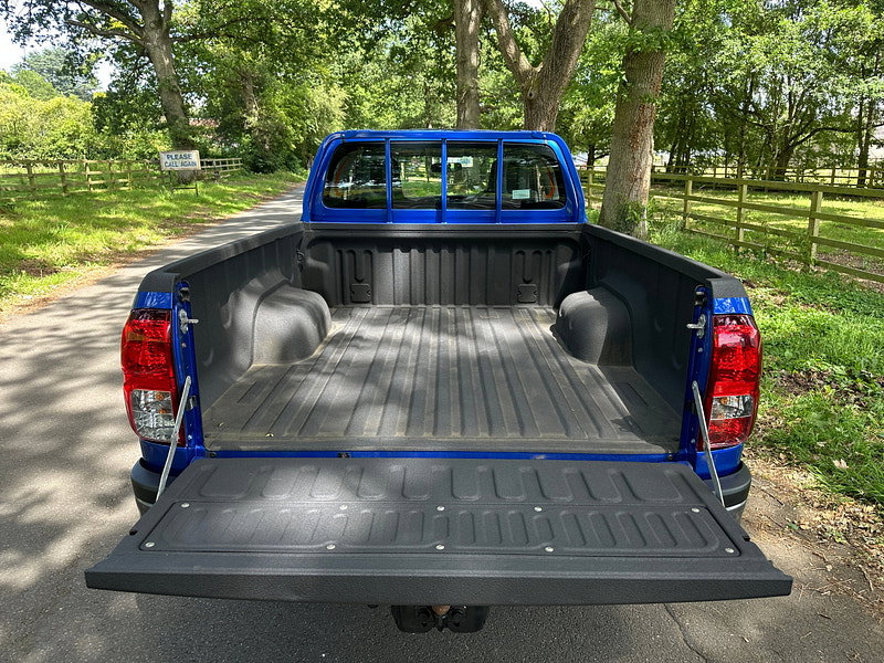 Toyota Hilux 2.4 D-4D Active Extra Pickup Extended Cab 4dr Diesel Manual 4WD Euro 6 (s/s) (150 ps) 4dr Manual 2026