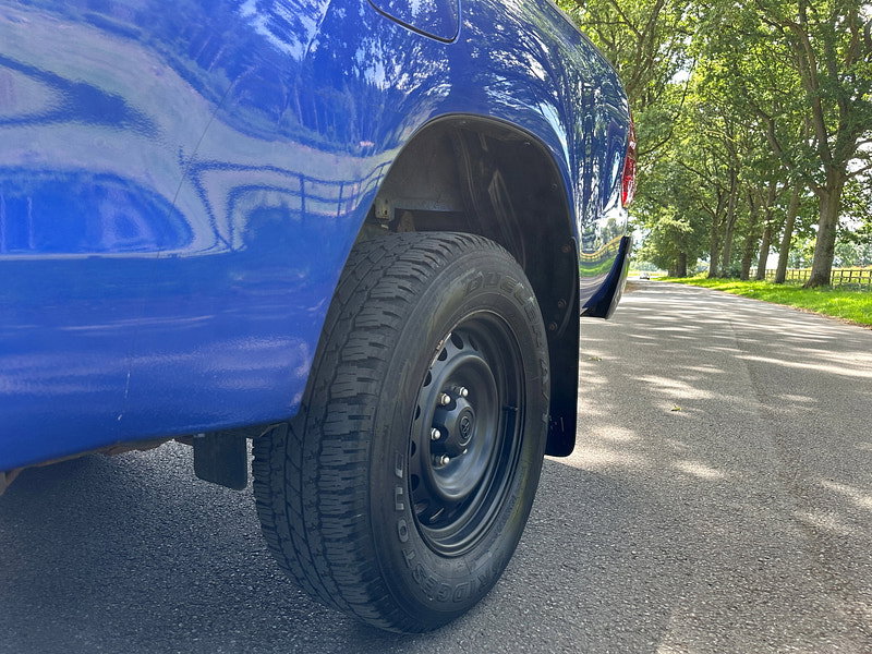 Toyota Hilux 2.4 D-4D Active Extra Pickup Extended Cab 4dr Diesel Manual 4WD Euro 6 (s/s) (150 ps) 4dr Manual 2026