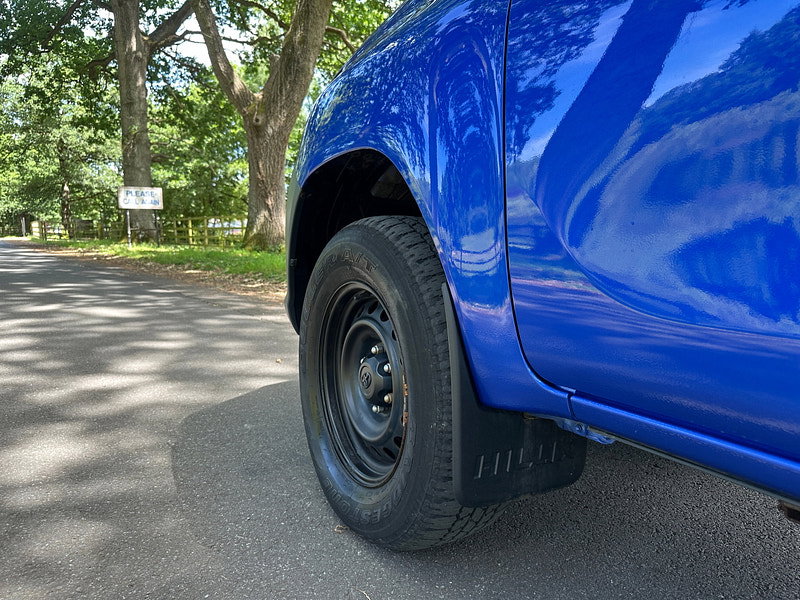 Toyota Hilux 2.4 D-4D Active Extra Pickup Extended Cab 4dr Diesel Manual 4WD Euro 6 (s/s) (150 ps) 4dr Manual 2026