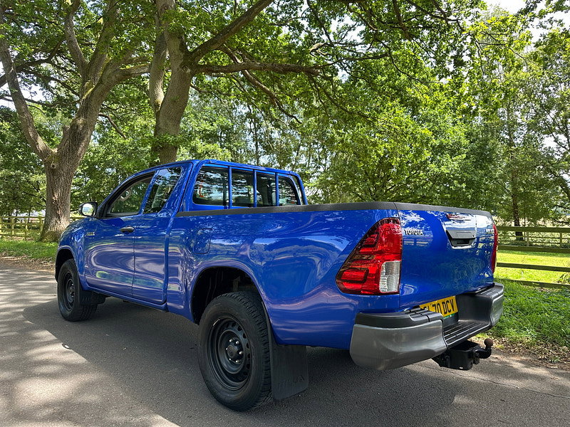 Toyota Hilux 2.4 D-4D Active Extra Pickup Extended Cab 4dr Diesel Manual 4WD Euro 6 (s/s) (150 ps) 4dr Manual 2026