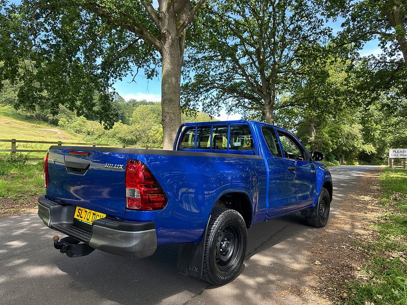 Toyota Hilux 2.4 D-4D Active Extra Pickup Extended Cab 4dr Diesel Manual 4WD Euro 6 (s/s) (150 ps) 4dr Manual 2026
