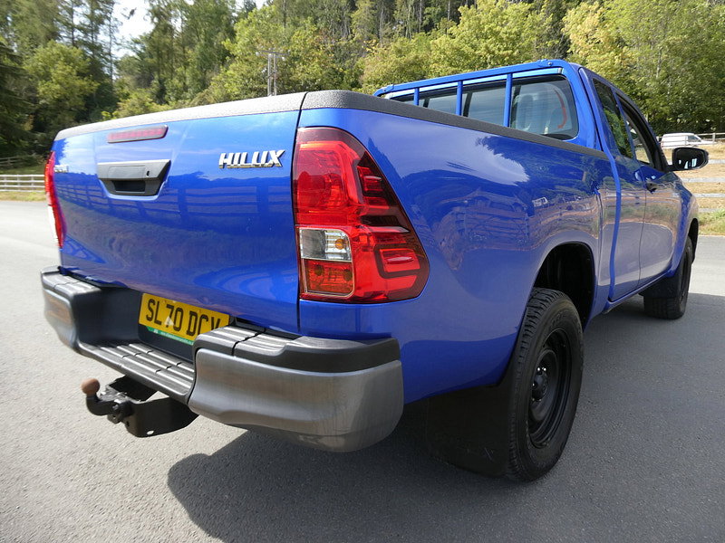 Toyota Hilux 2.4 D-4D Active Extra Pickup Extended Cab 4dr Diesel Manual 4WD Euro 6 (s/s) (150 ps) 4dr Manual 2026