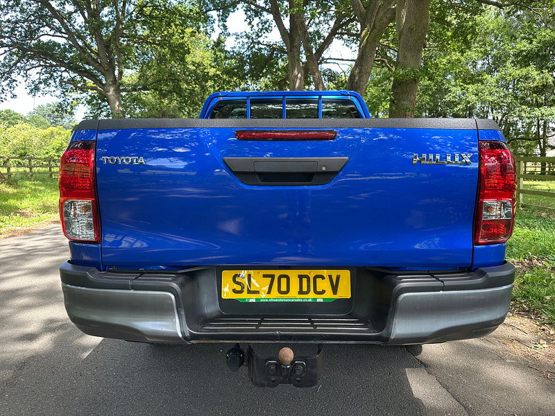 Toyota Hilux 2.4 D-4D Active Extra Pickup Extended Cab 4dr Diesel Manual 4WD Euro 6 (s/s) (150 ps) 4dr Manual 2026