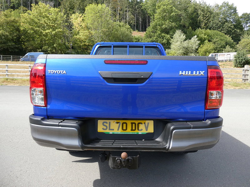 Toyota Hilux 2.4 D-4D Active Extra Pickup Extended Cab 4dr Diesel Manual 4WD Euro 6 (s/s) (150 ps) 4dr Manual 2026