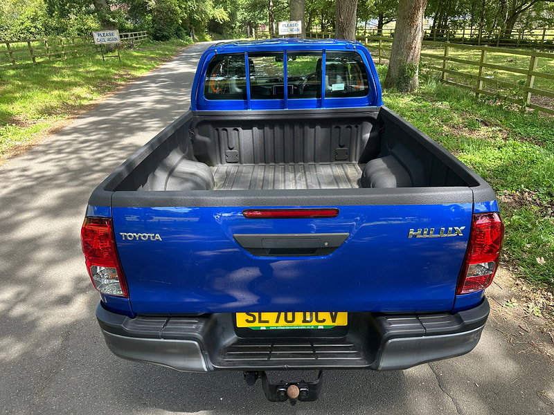 Toyota Hilux 2.4 D-4D Active Extra Pickup Extended Cab 4dr Diesel Manual 4WD Euro 6 (s/s) (150 ps) 4dr Manual 2026