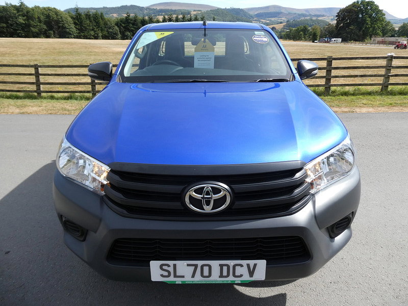 Toyota Hilux 2.4 D-4D Active Extra Pickup Extended Cab 4dr Diesel Manual 4WD Euro 6 (s/s) (150 ps) 4dr Manual 2026