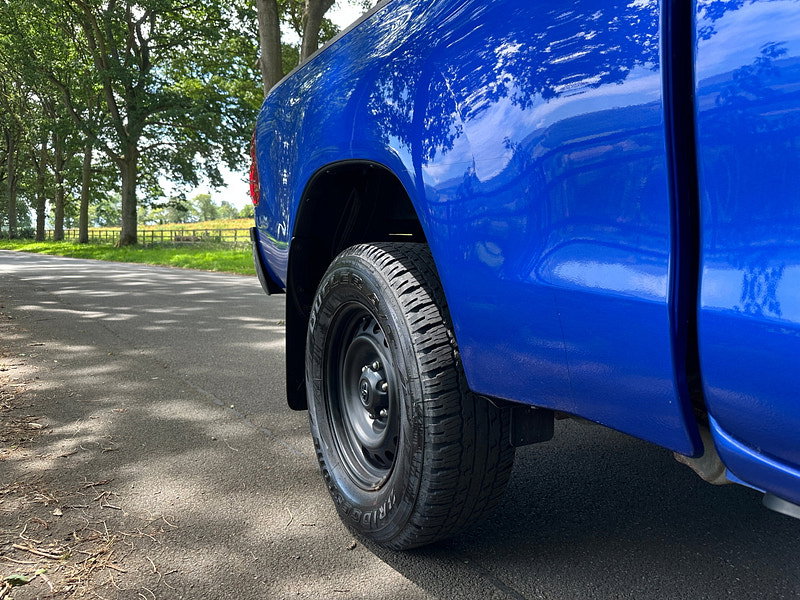 Toyota Hilux 2.4 D-4D Active Extra Pickup Extended Cab 4dr Diesel Manual 4WD Euro 6 (s/s) (150 ps) 4dr Manual 2026