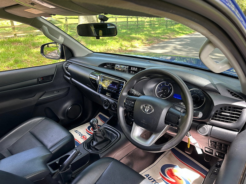 Toyota Hilux 2.4 D-4D Active Extra Pickup Extended Cab 4dr Diesel Manual 4WD Euro 6 (s/s) (150 ps) 4dr Manual 2026
