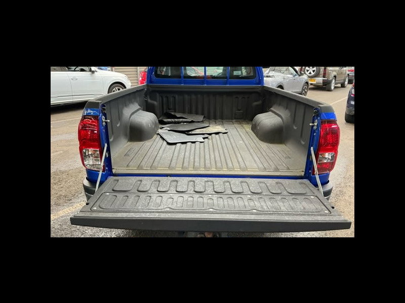 Toyota Hilux 2.4 D-4D Active Extra Pickup Extended Cab 4dr Diesel Manual 4WD Euro 6 (s/s) (150 ps) 4dr Manual 2026