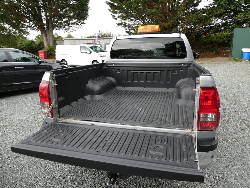 Toyota Hilux 2.4 D-4D Invincible Pickup Double Cab 4dr Diesel Auto 4WD Euro 6 (TSS, 3.5t) (150 ps) 4dr Automatic 2026
