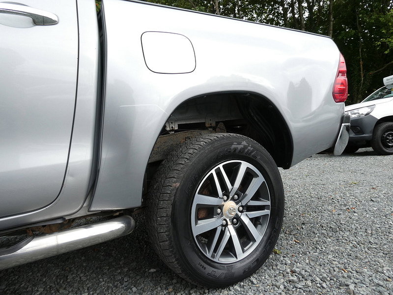 Toyota Hilux 2.4 D-4D Invincible Pickup Double Cab 4dr Diesel Auto 4WD Euro 6 (TSS, 3.5t) (150 ps) 4dr Automatic 2026