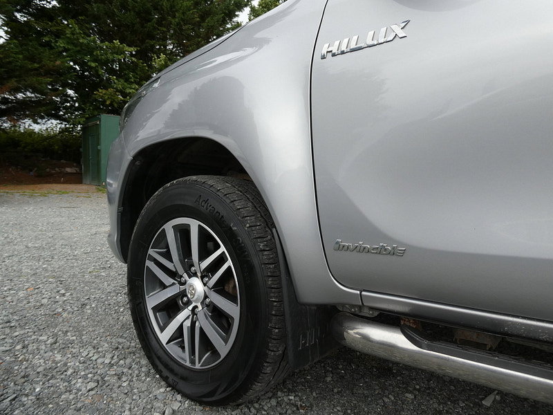 Toyota Hilux 2.4 D-4D Invincible Pickup Double Cab 4dr Diesel Auto 4WD Euro 6 (TSS, 3.5t) (150 ps) 4dr Automatic 2026