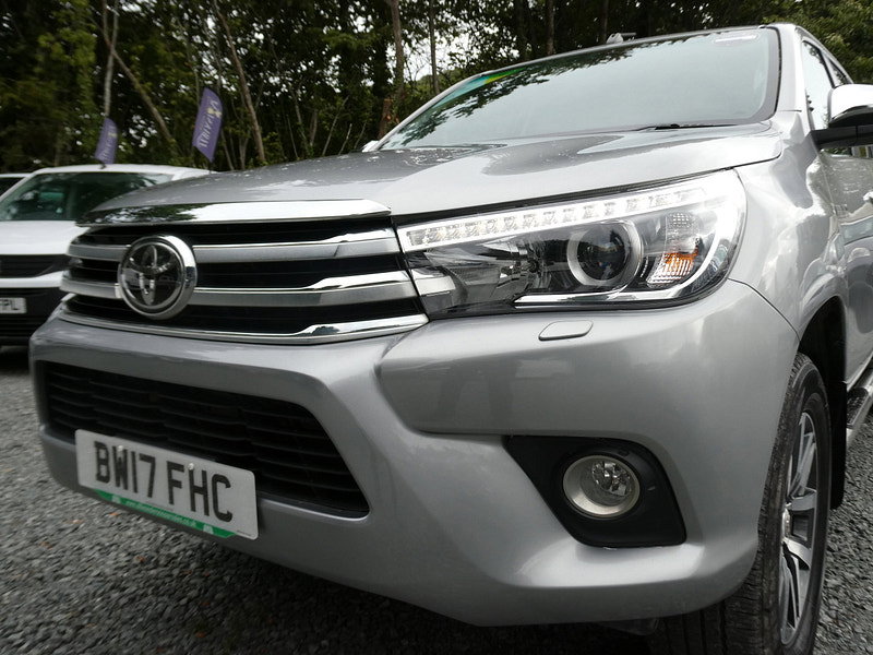 Toyota Hilux 2.4 D-4D Invincible Pickup Double Cab 4dr Diesel Auto 4WD Euro 6 (TSS, 3.5t) (150 ps) 4dr Automatic 2026