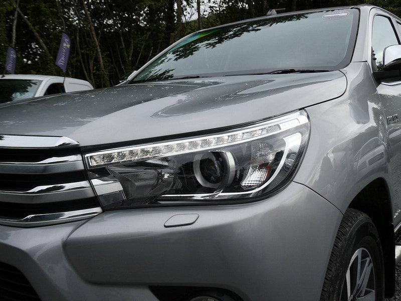 Toyota Hilux 2.4 D-4D Invincible Pickup Double Cab 4dr Diesel Auto 4WD Euro 6 (TSS, 3.5t) (150 ps) 4dr Automatic 2026