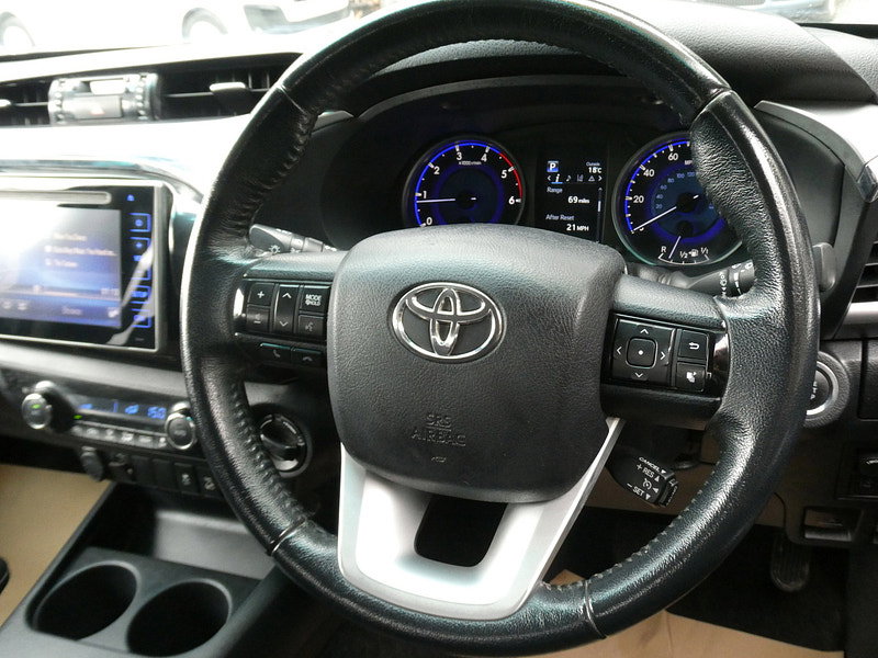 Toyota Hilux 2.4 D-4D Invincible Pickup Double Cab 4dr Diesel Auto 4WD Euro 6 (TSS, 3.5t) (150 ps) 4dr Automatic 2026