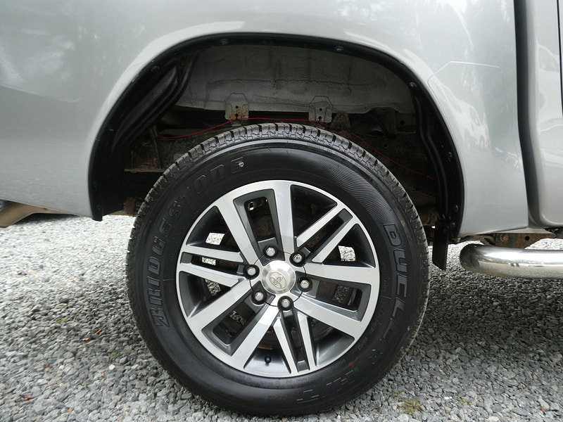Toyota Hilux 2.4 D-4D Invincible Pickup Double Cab 4dr Diesel Auto 4WD Euro 6 (TSS, 3.5t) (150 ps) 4dr Automatic 2026