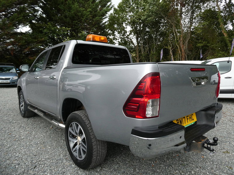 Toyota Hilux 2.4 D-4D Invincible Pickup Double Cab 4dr Diesel Auto 4WD Euro 6 (TSS, 3.5t) (150 ps) 4dr Automatic 2026