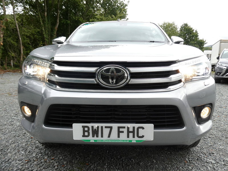 Toyota Hilux 2.4 D-4D Invincible Pickup Double Cab 4dr Diesel Auto 4WD Euro 6 (TSS, 3.5t) (150 ps) 4dr Automatic 2026