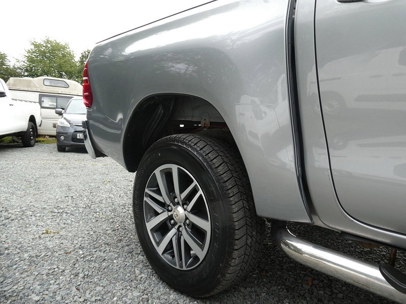 Toyota Hilux 2.4 D-4D Invincible Pickup Double Cab 4dr Diesel Auto 4WD Euro 6 (TSS, 3.5t) (150 ps) 4dr Automatic 2026