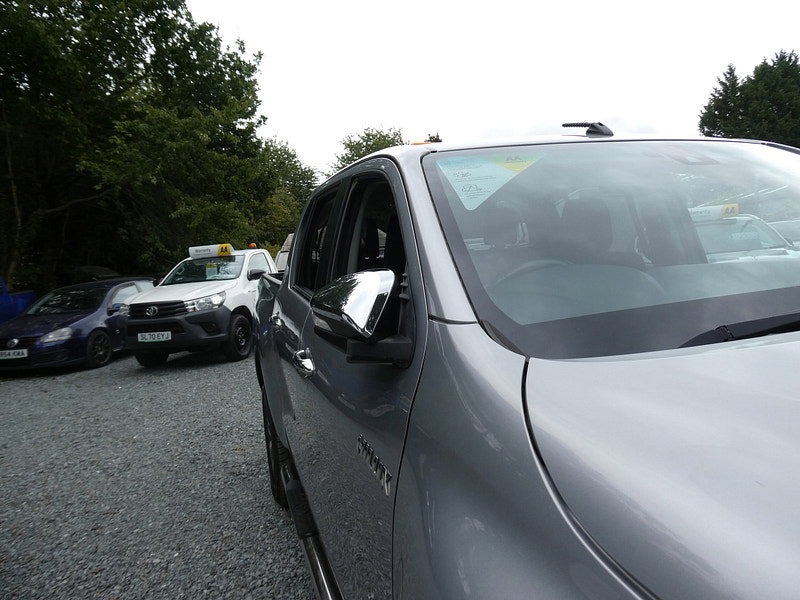 Toyota Hilux 2.4 D-4D Invincible Pickup Double Cab 4dr Diesel Auto 4WD Euro 6 (TSS, 3.5t) (150 ps) 4dr Automatic 2026