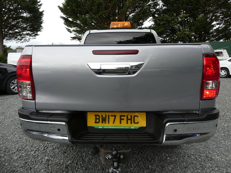 Toyota Hilux 2.4 D-4D Invincible Pickup Double Cab 4dr Diesel Auto 4WD Euro 6 (TSS, 3.5t) (150 ps) 4dr Automatic 2026