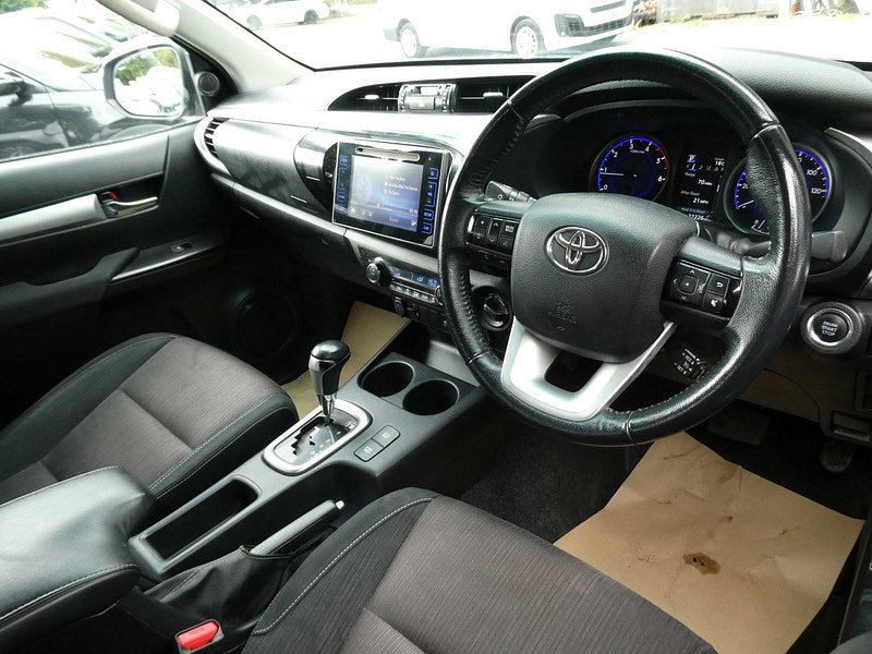 Toyota Hilux 2.4 D-4D Invincible Pickup Double Cab 4dr Diesel Auto 4WD Euro 6 (TSS, 3.5t) (150 ps) 4dr Automatic 2026