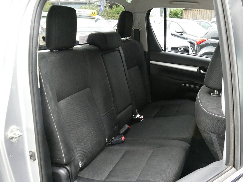Toyota Hilux 2.4 D-4D Invincible Pickup Double Cab 4dr Diesel Auto 4WD Euro 6 (TSS, 3.5t) (150 ps) 4dr Automatic 2026