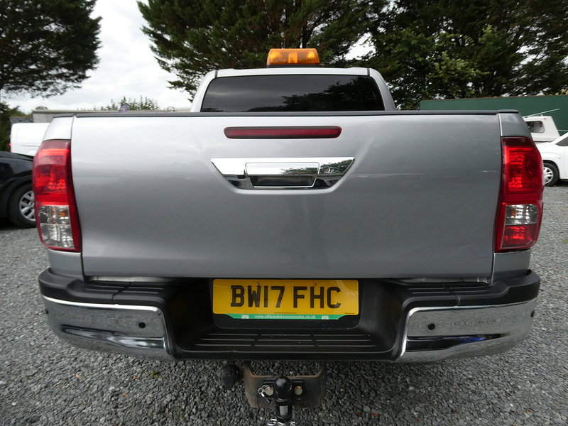 Toyota Hilux 2.4 D-4D Invincible Pickup Double Cab 4dr Diesel Auto 4WD Euro 6 (TSS, 3.5t) (150 ps) 4dr Automatic 2026
