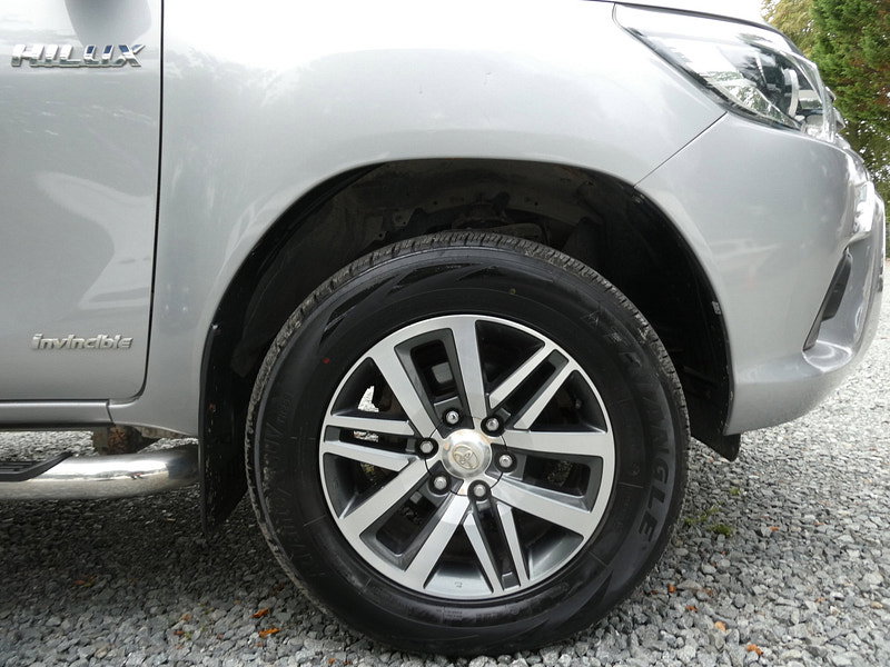 Toyota Hilux 2.4 D-4D Invincible Pickup Double Cab 4dr Diesel Auto 4WD Euro 6 (TSS, 3.5t) (150 ps) 4dr Automatic 2026