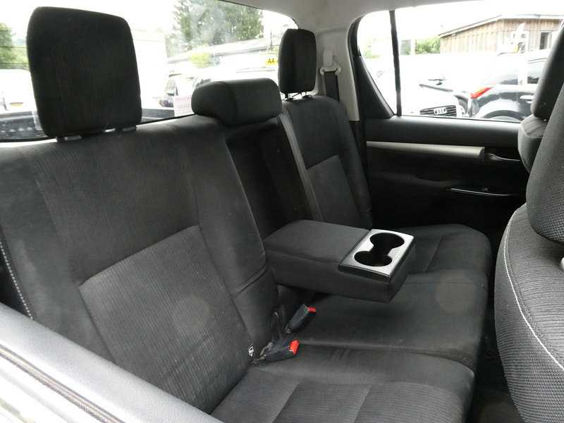 Toyota Hilux 2.4 D-4D Invincible Pickup Double Cab 4dr Diesel Auto 4WD Euro 6 (TSS, 3.5t) (150 ps) 4dr Automatic 2026