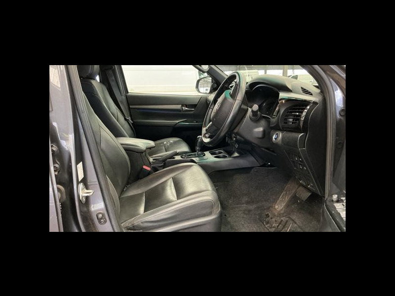 Toyota Hilux 2.8 D-4D Invincible X Pickup Double Cab 4dr Diesel Auto 4WD Euro 6 (s/s) (204 ps) 4dr Automatic 2026