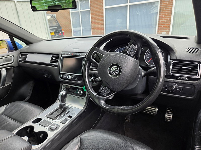 Volkswagen Touareg 3.0 TDI V6 BlueMotion Tech R-Line SUV 5dr Diesel Tiptronic 4WD Euro 6 (s/s) (262 ps) 5dr Automatic 2026