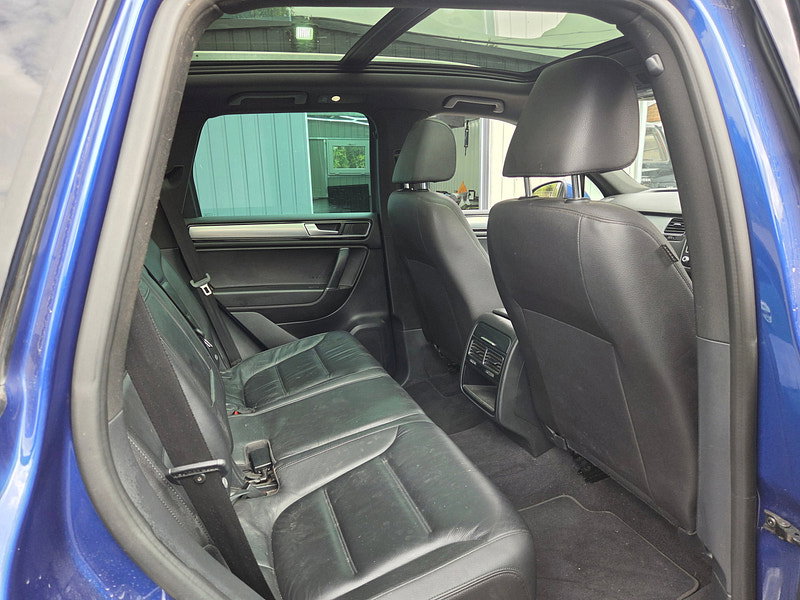 Volkswagen Touareg 3.0 TDI V6 BlueMotion Tech R-Line SUV 5dr Diesel Tiptronic 4WD Euro 6 (s/s) (262 ps) 5dr Automatic 2026