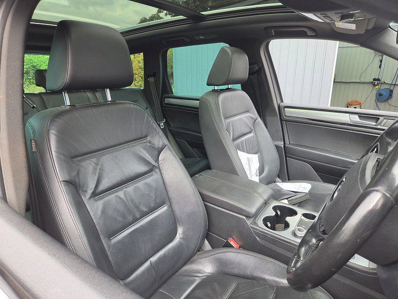 Volkswagen Touareg 3.0 TDI V6 BlueMotion Tech R-Line SUV 5dr Diesel Tiptronic 4WD Euro 6 (s/s) (262 ps) 5dr Automatic 2026